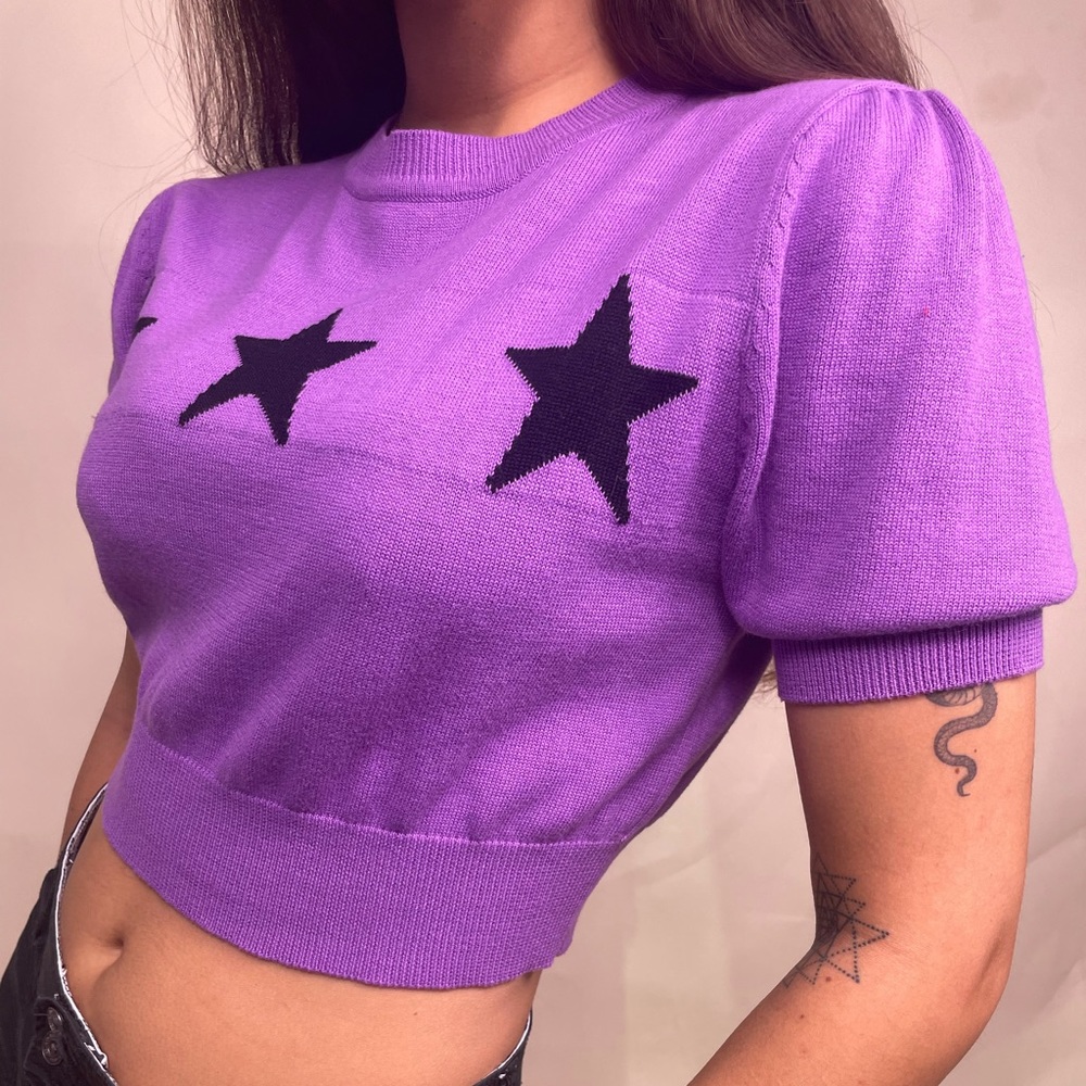 NWT Glamorous purple cropped puff sleeve sweater with black stars Size Small